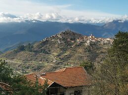 House - Sleeps 5, Scenic Views, Fireplace & Garden