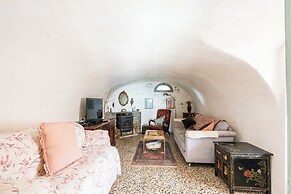 House - Sleeps 5, Scenic Views, Fireplace & Garden