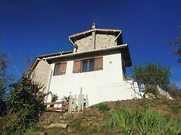 House - Sleeps 5, Scenic Views, Fireplace & Garden