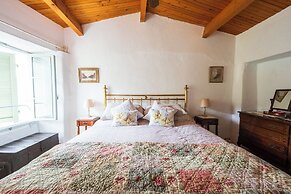 House - Sleeps 5, Scenic Views, Fireplace & Garden