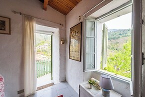 House - Sleeps 5, Scenic Views, Fireplace & Garden