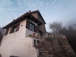 House - Sleeps 5, Scenic Views, Fireplace & Garden