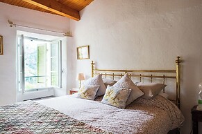 House - Sleeps 5, Scenic Views, Fireplace & Garden
