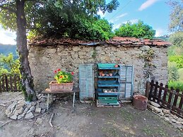 House - Sleeps 5, Scenic Views, Fireplace & Garden