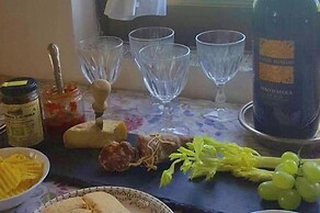 House - Sleeps 5, Scenic Views, Fireplace & Garden
