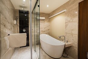 Hotel Golden Aura