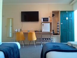 Billabong Motel