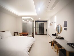Bluebird Hotel