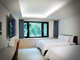 Bluebird Hotel