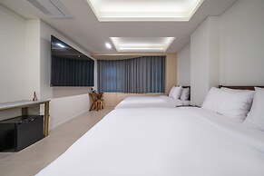 Bluebird Hotel
