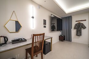 Bluebird Hotel