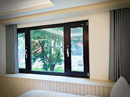 Bluebird Hotel