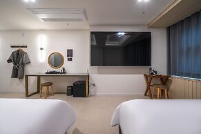 Bluebird Hotel