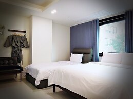 Bluebird Hotel