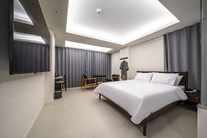 Bluebird Hotel