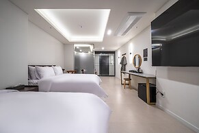 Bluebird Hotel