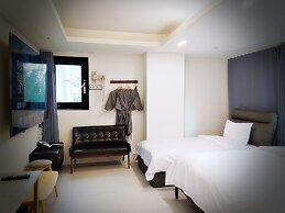 Bluebird Hotel