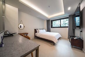 Bluebird Hotel