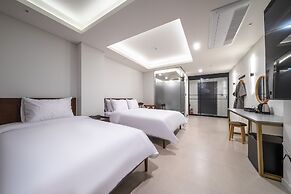 Bluebird Hotel