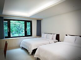 Bluebird Hotel