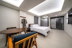 Bluebird Hotel