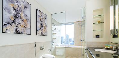 LUX  The JW Marina Studio