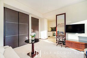 LUX  The JW Marina Studio