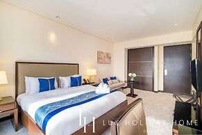 LUX  The JW Marina Studio
