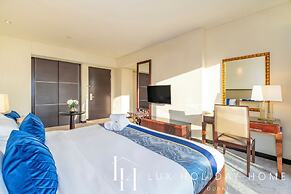 LUX  The JW Marina Studio