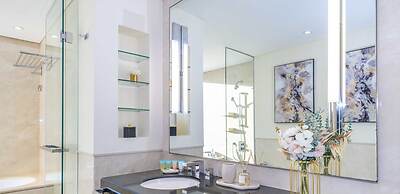 LUX  The JW Marina Studio