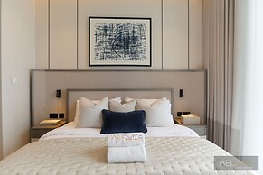 WelHome - Luxurious 2BR Apt in Forte T1 Downtown