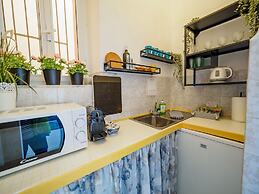 Maemuna Sea View Apartment