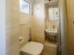 Maemuna Sea View Apartment