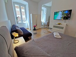 Lola's Place