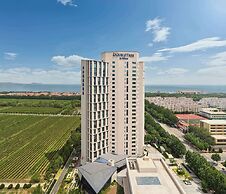 Doubletree By Hilton Yantai Golden Coast Hotel & Suites