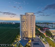 Doubletree By Hilton Yantai Golden Coast Hotel & Suites