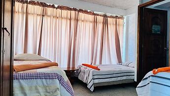 Royal Palace Hostal