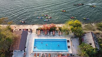 Riverside Garden Hostel