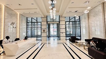 Spacious Studio Apartment Burj View with Balcony Free Parking by Belvi