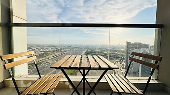 Spacious Studio Apartment Burj View with Balcony Free Parking by Belvi