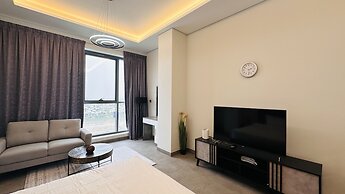 Spacious Studio Apartment Burj View with Balcony Free Parking by Belvi
