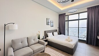 Spacious Studio Apartment Burj View with Balcony Free Parking by Belvi