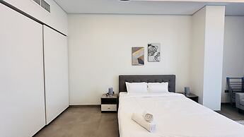 Spacious Studio Apartment Burj View with Balcony Free Parking by Belvi
