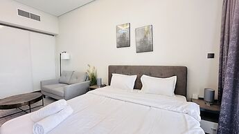 Spacious Studio Apartment Burj View with Balcony Free Parking by Belvi