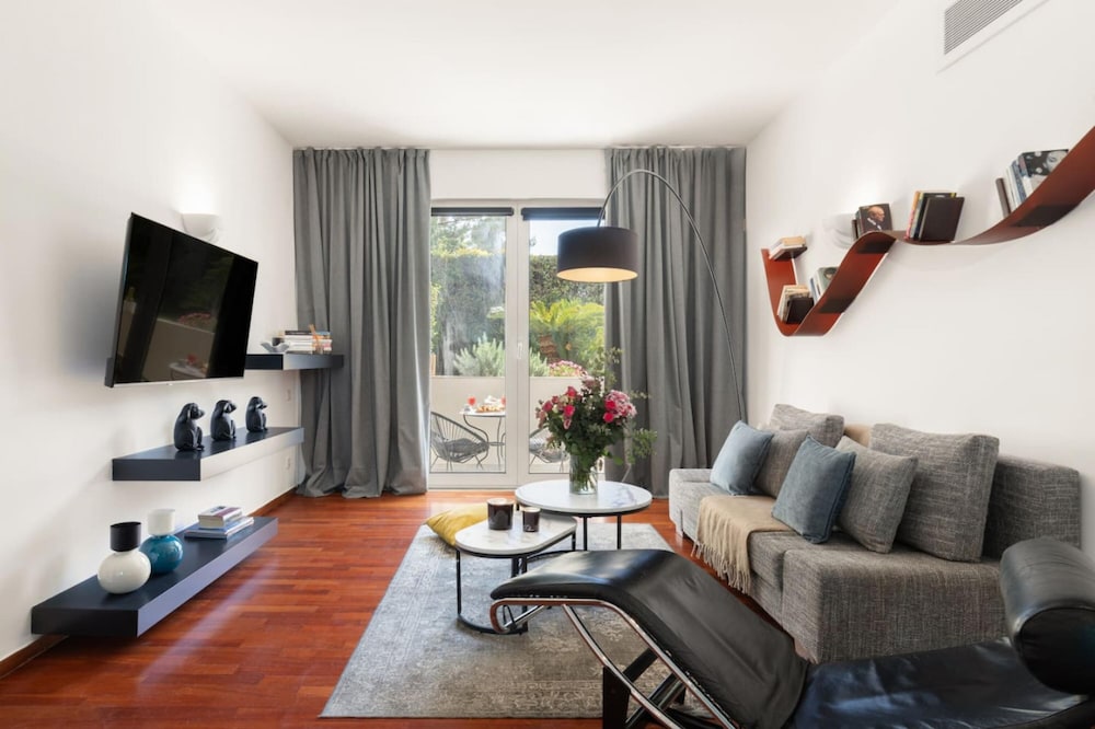 1BD Serene Calm Pool House