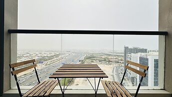 Spacious Studio Apartment Canal View Business Bay by Belvilla