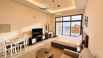 Spacious Studio Apartment Canal View Business Bay by Belvilla