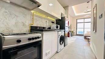 Spacious Studio Apartment Canal View Business Bay by Belvilla