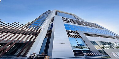 Spacious Studio Apartment Canal View Business Bay by Belvilla