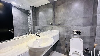 Spacious Studio Apartment Canal View Business Bay by Belvilla